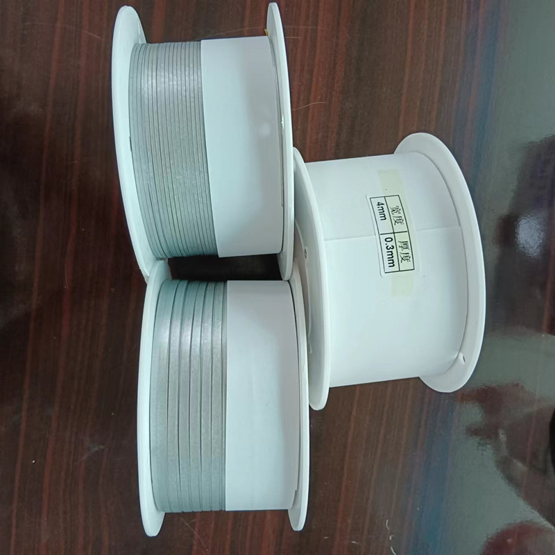 Liyao copper strip machine special iron strip copper strip 1.5mm 2mm 4mm wide. 0.3mm thick galvanized strip for copper buckle machine