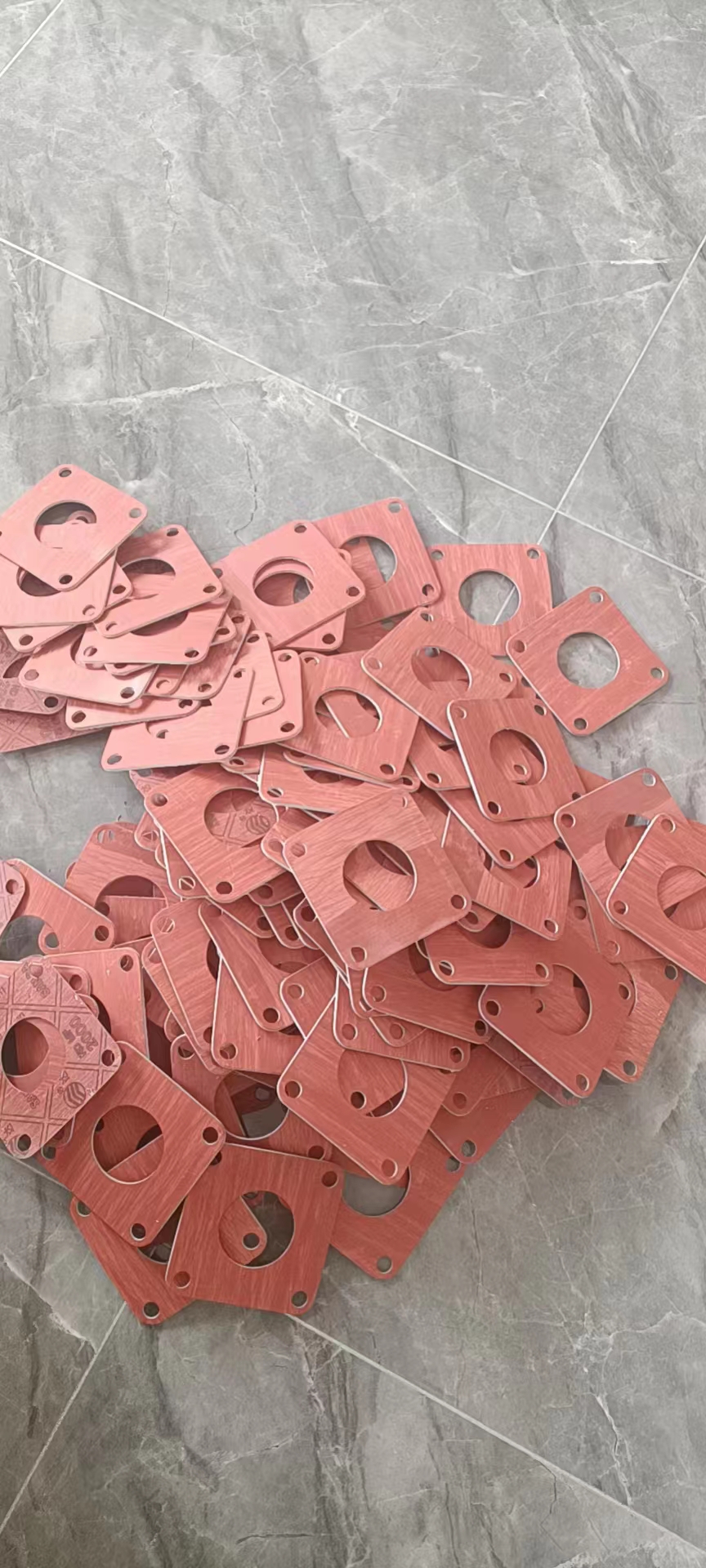 Shengzhang processes and customizes high, medium, and low pressure asbestos gaskets according to the drawings. Oil resistant rubber PTFE sealing gaskets