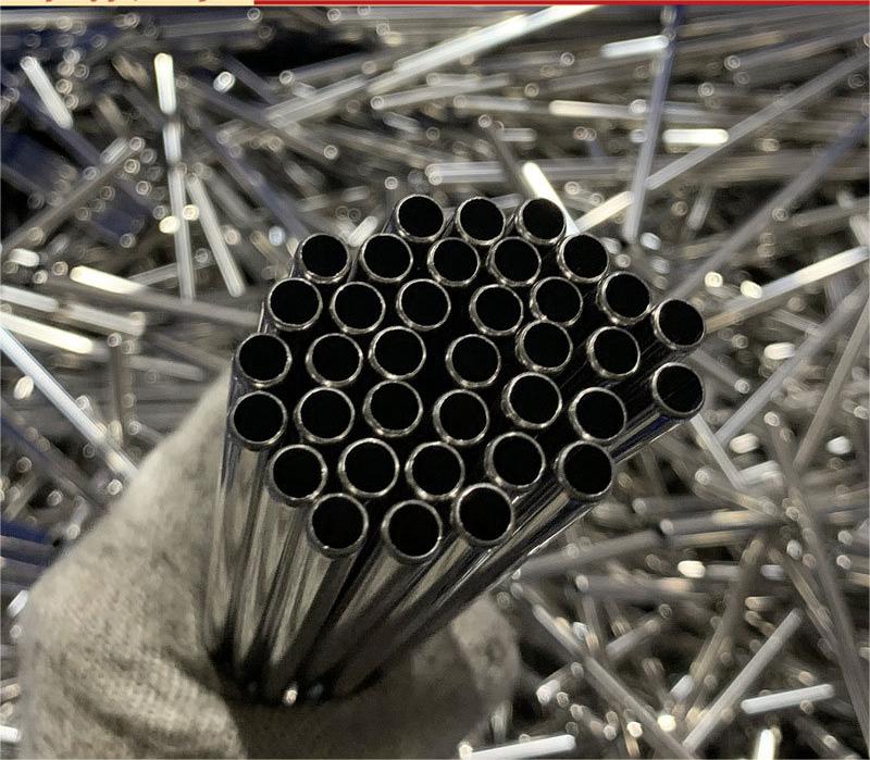 Fengbao's edges are neat and free of burrs. 304 stainless steel pipes can be customized to meet the needs of powerful factories