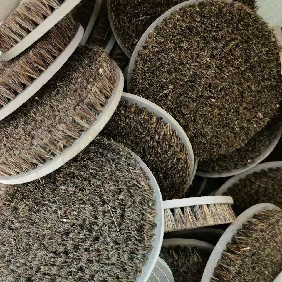 The manufacturer provides sisal disc brushes for industrial machinery cleaning and cleaning, disc brushes for mirror polishing and polishing, and disc brushes with complete models that support customization