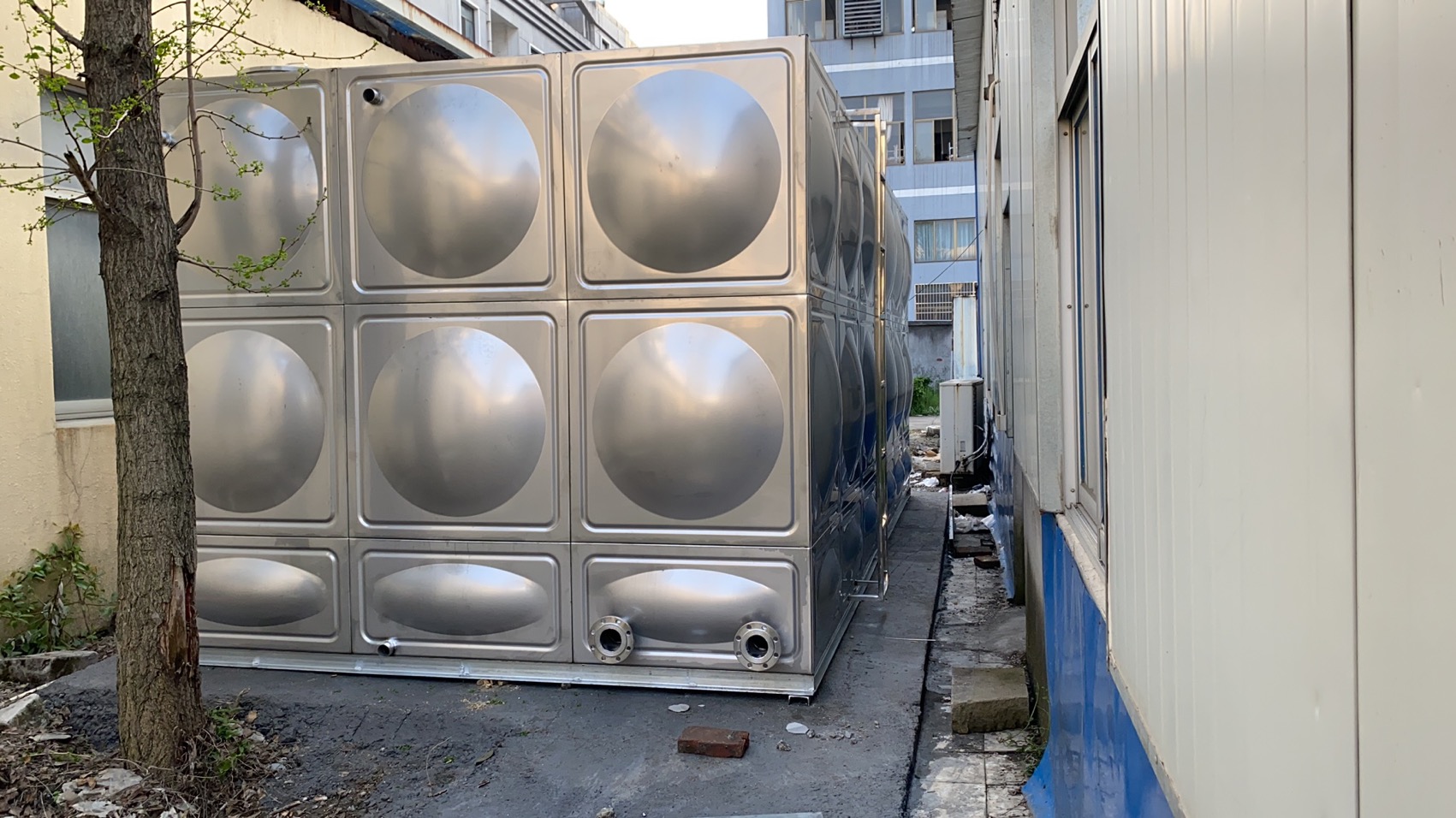 Stainless steel cold water tank for secondary domestic water supply, food grade 304 stainless steel plate for environmental protection and hygiene details