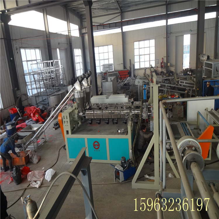 Dual color water conveying carpet equipment, Trent Machinery, Polyme hydrophobic carpet assembly line