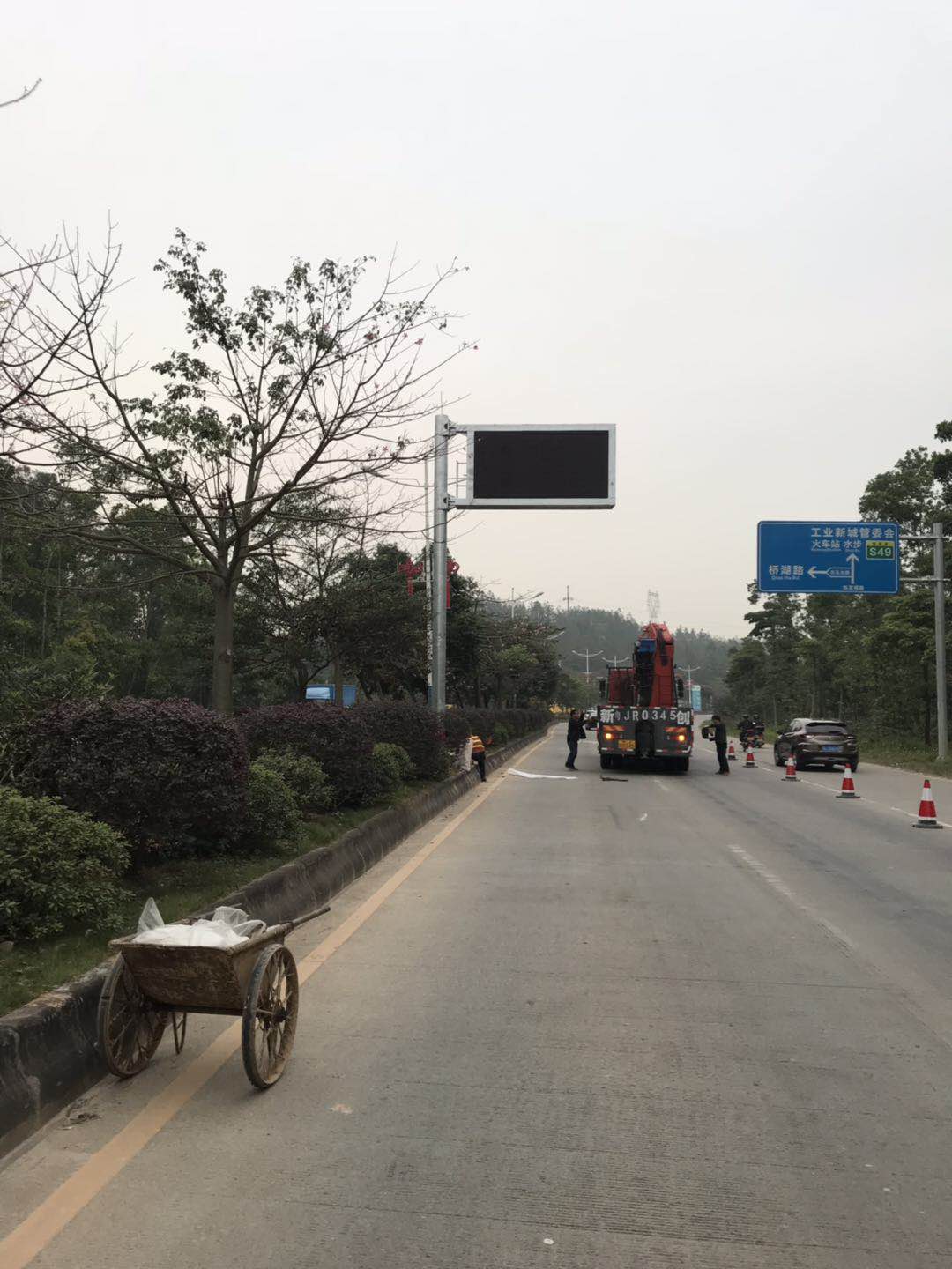 LED traffic guidance screen pole, highway cantilever screen pole, F pole, gantry guidance screen, variable information pole