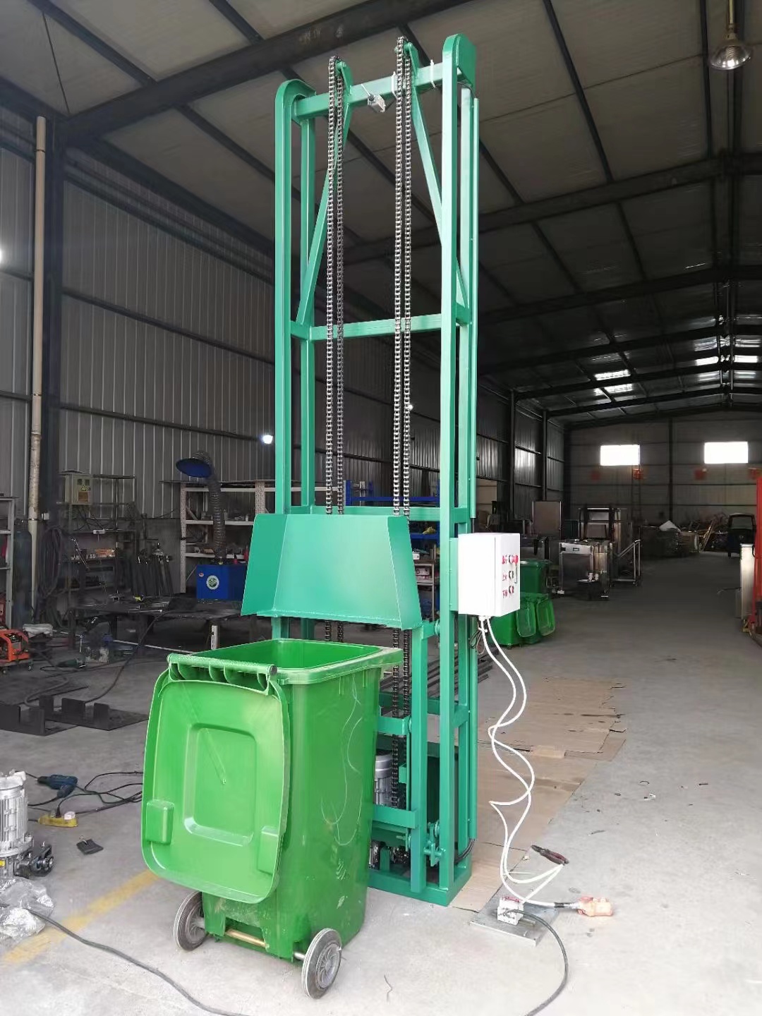 Mining metal and plastic material elevator, garbage bin tipping machine, loading equipment