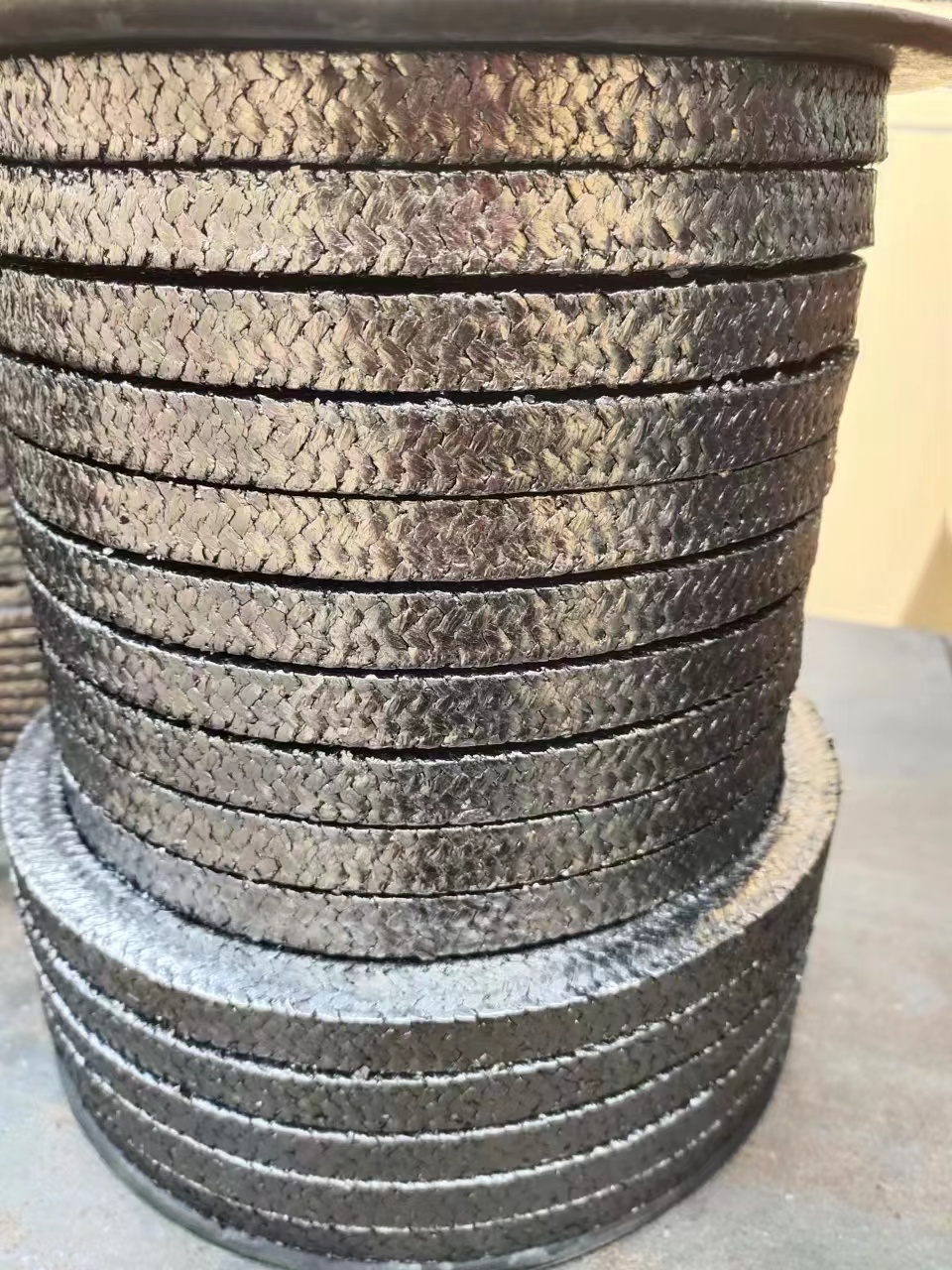 Shengzhang Brand Nickel Wire Graphite Packing Square Rope 8 * 8 Specification High Pressure Flexible Graphite Packing Ring