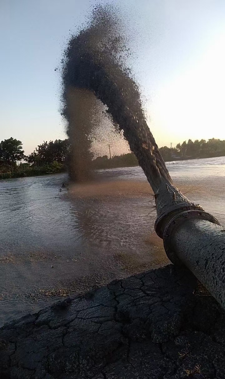 Suspended pipe jetting suction sand dredger for sand excavation and dredging in river channels, with high production efficiency, high cost, economy, and low oil consumption per square meter