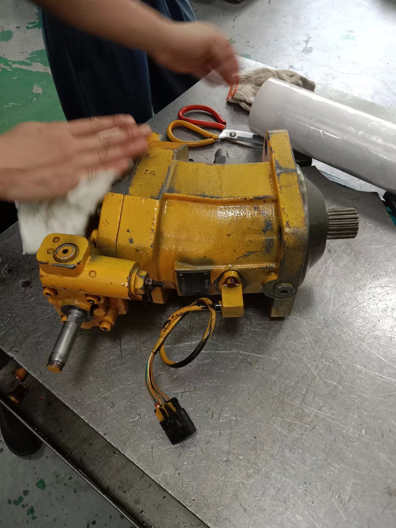 Repair hydraulic motor manufacturer Luxili A6VM107 motor for road excavator