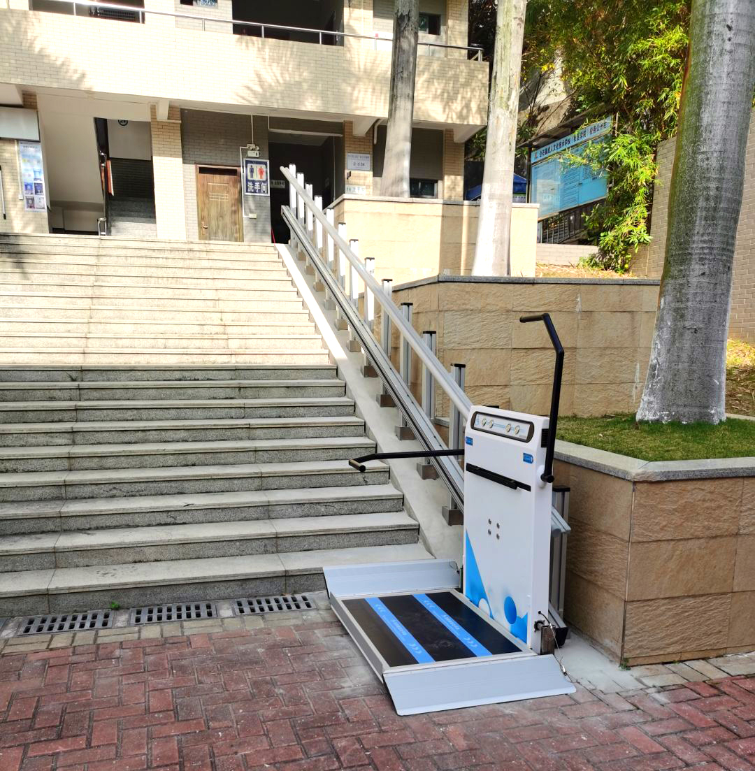 Oblique hanging barrier free lifting platform for people with disabilities to climb stairs and stairs, wheelchair climbing machine at subway stations