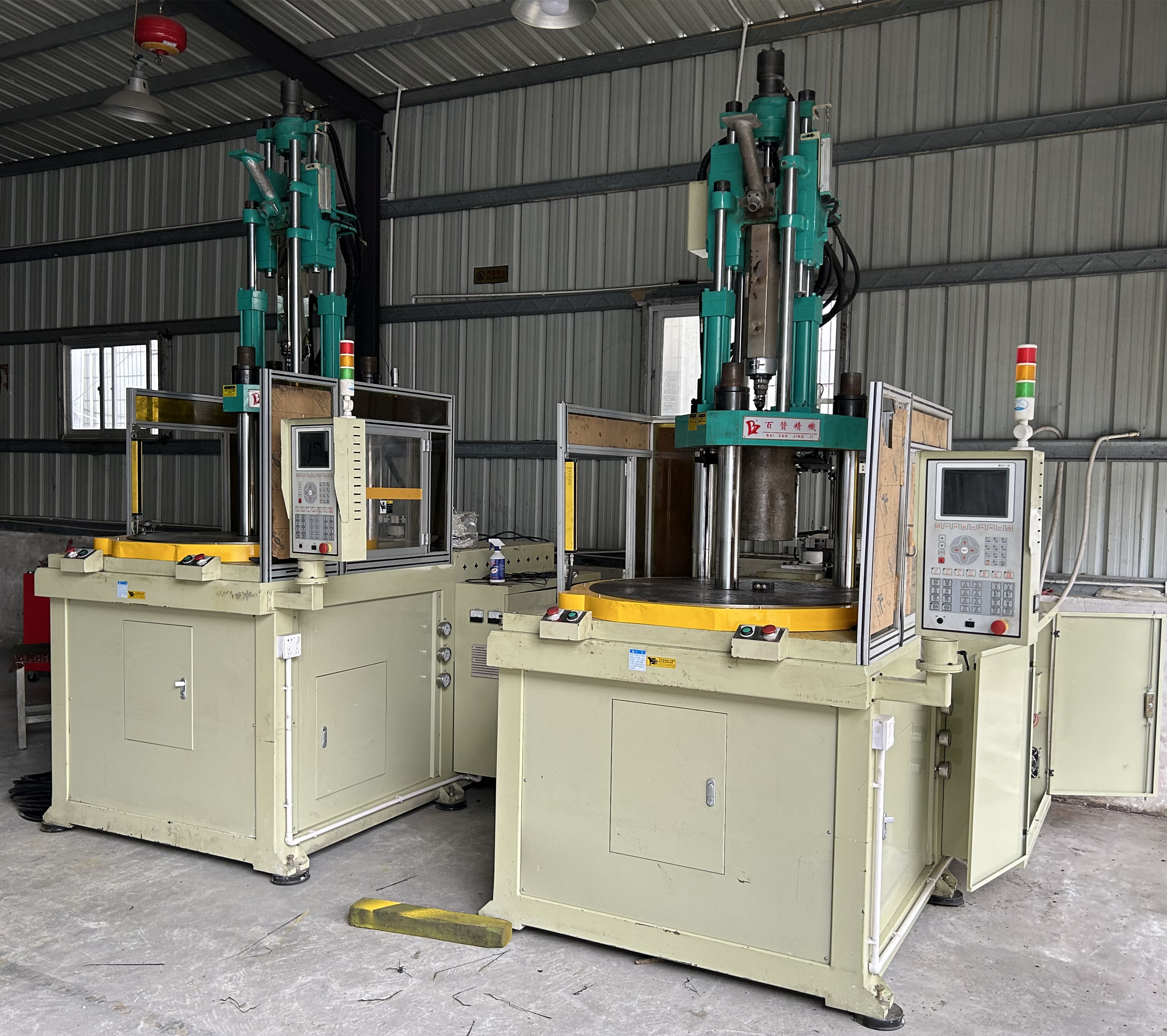 Sell 90% new second-hand disc 85 tons 200 grams rotary table vertical injection molding machine