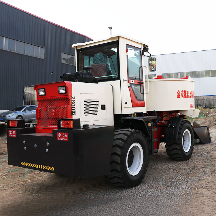 Automatic loading of concrete with a capacity of 1.8 square meters and automatic loading of the flat mouth mixer truck facing the sky