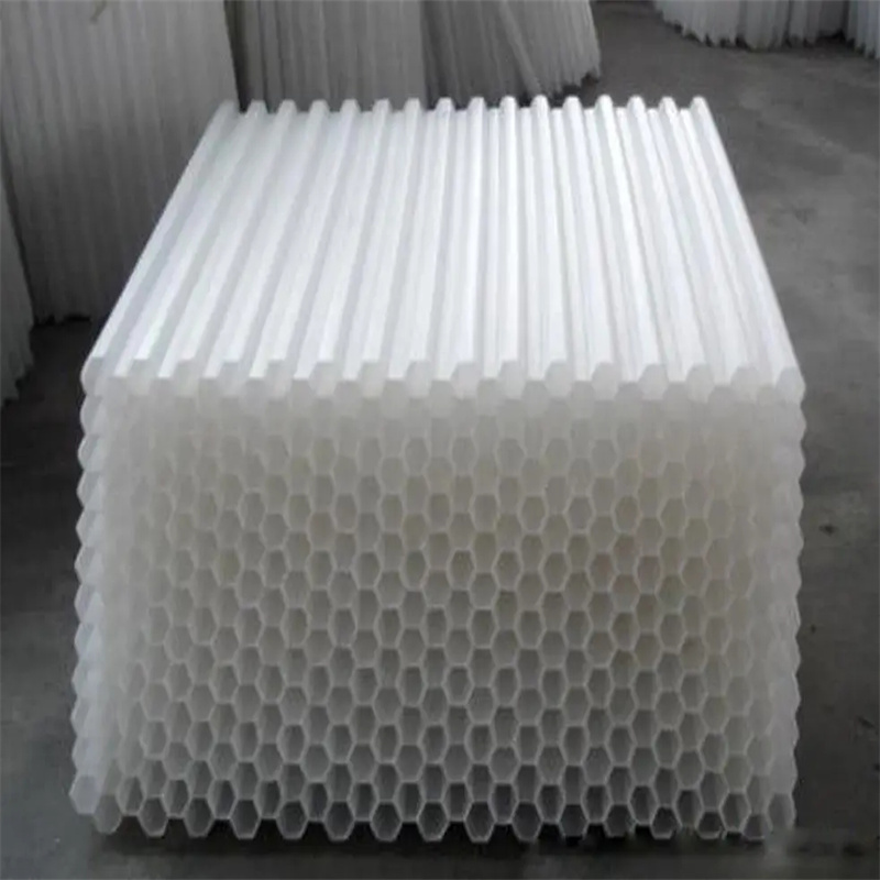 There are two types of honeycomb fillers available: inclined pipe and straight pipe, with PP and PVC materials available