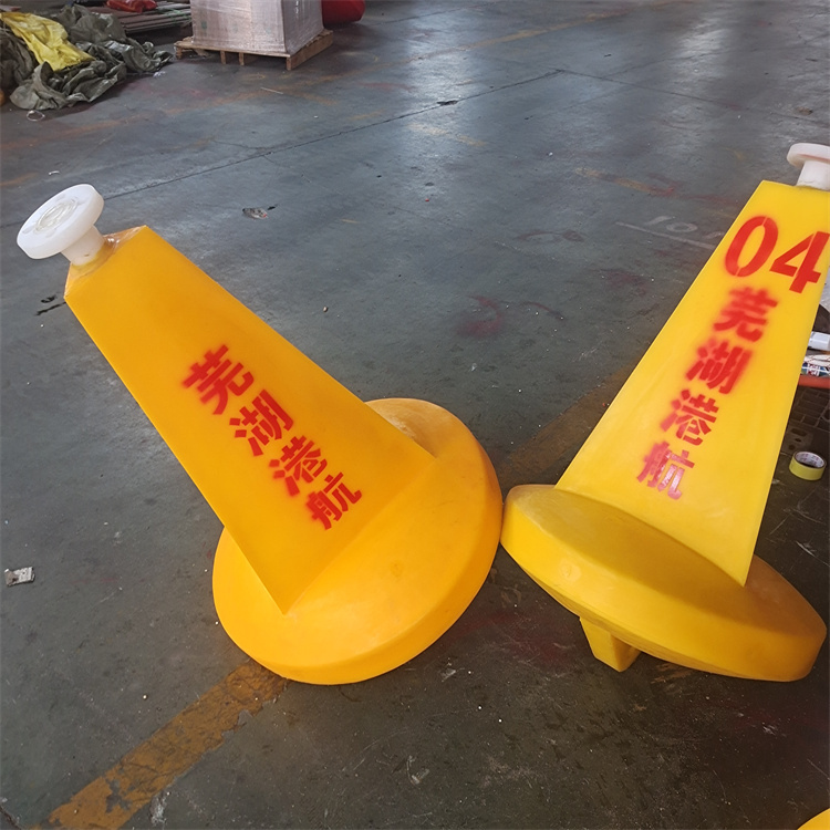 The new type of small buoy on the Baitai Inland River is equipped with yellow polyethylene conical warning buoy and ship blocking buoy light