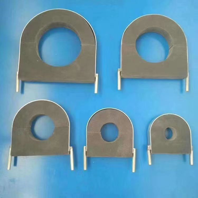 Wooden pipe supports for air conditioning, iron clamps for pipe supports, rubber and plastic insulation, cold insulation, anti vibration, and full circle