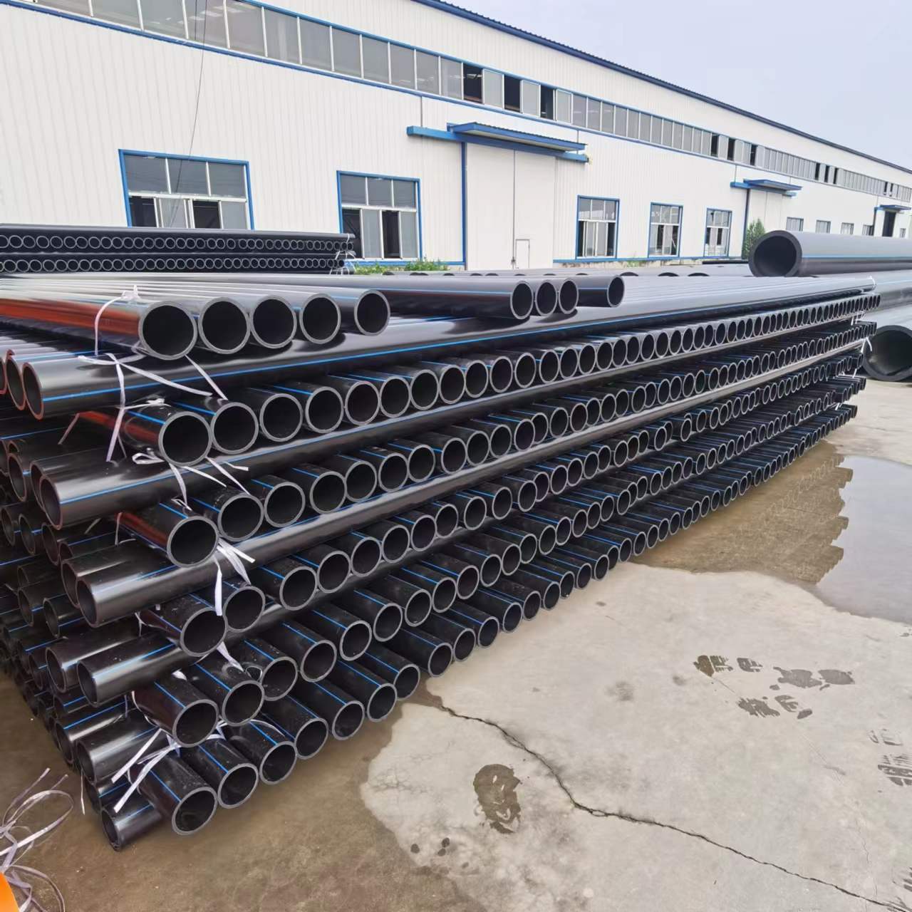 The water supply pipe for Nanjing Municipal Engineering has an outer diameter of 200mm, a wall thickness of 7.7mm, and a pressure of 0.6MPa