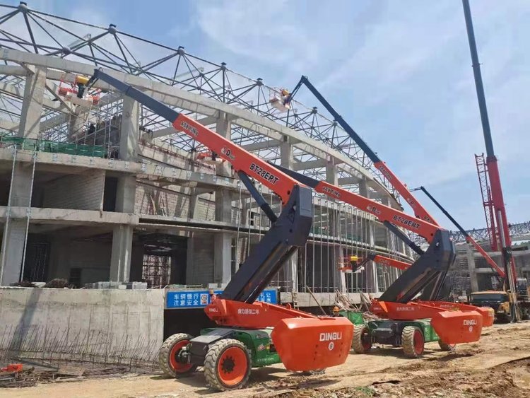 Construction of Hualitong High Altitude Work Elevator Straight Arm Telescopic Arm Engineering Factory Building