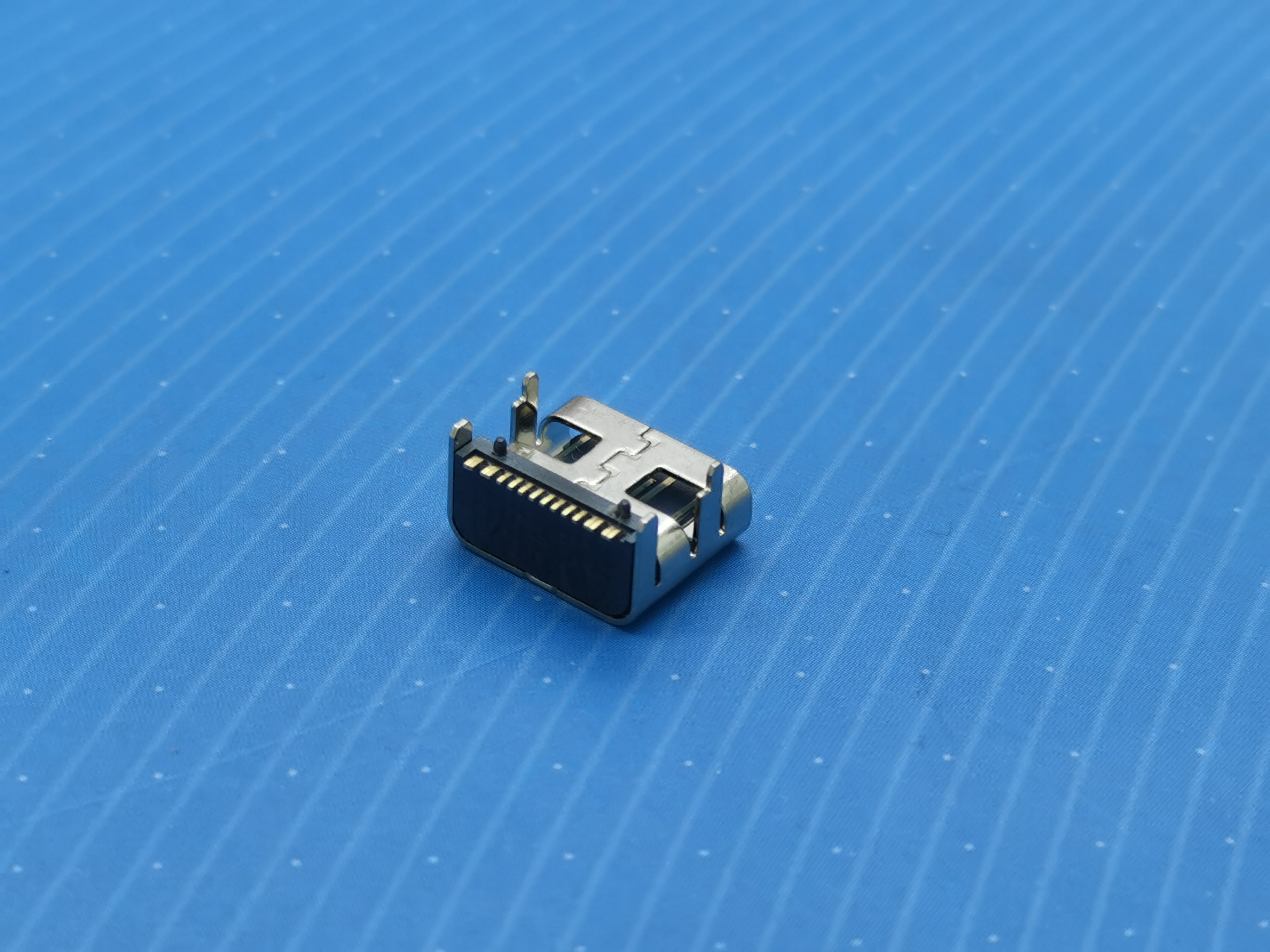 Xinfenglei USB connector TYPE C 16P female seat raised by 1.0 L=7.35