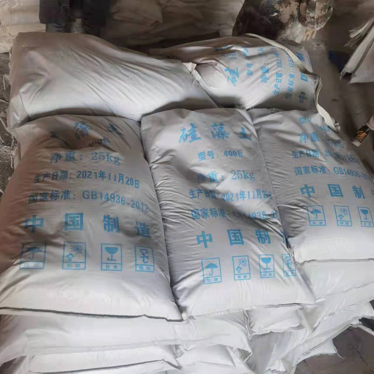 Calcined diatomaceous earth with high content of 150 mesh white sewage treatment has good adsorption performance and is sold in stock