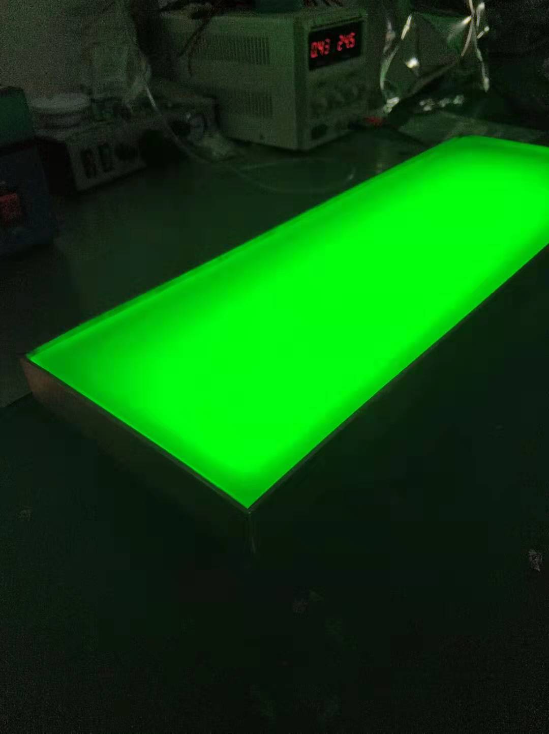 LED illuminated zebra crossing floor tile light, red and green dual color signal light, synchronous bearing 30T 300 * 100mm