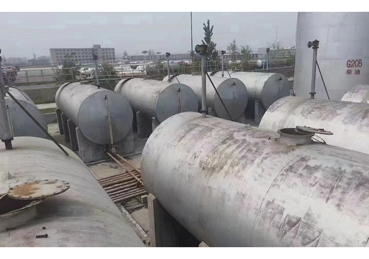 Recycling and sales of second-hand iron tanks, carbon steel tanks, horizontal oil storage tanks, water storage tanks with intact seals