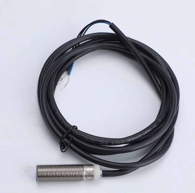 Proximity switch connector type E2E-X4MD1-M3G-Z/E2E-X4MD2-M3G-Z series genuine wholesale