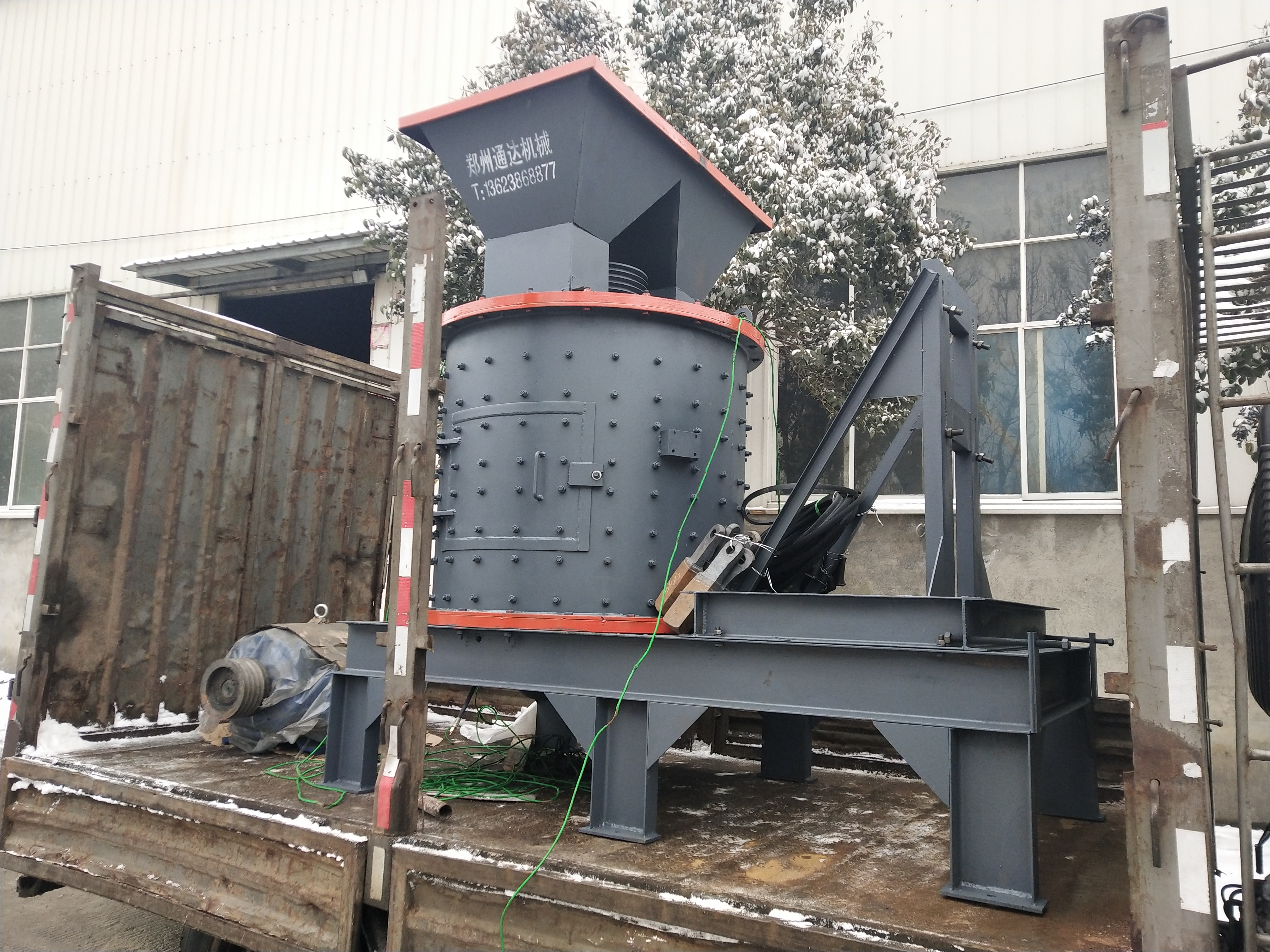 Xinhong Six Layer Composite Crusher Dolomite Limestone 30-80 Mesh Crusher