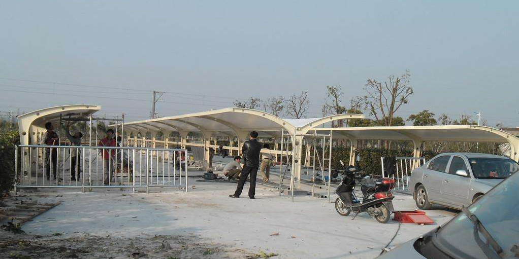 Manufacturer makes outdoor aluminum alloy parking shed Battery car parking shed Building steel membrane Structural engineering contracting