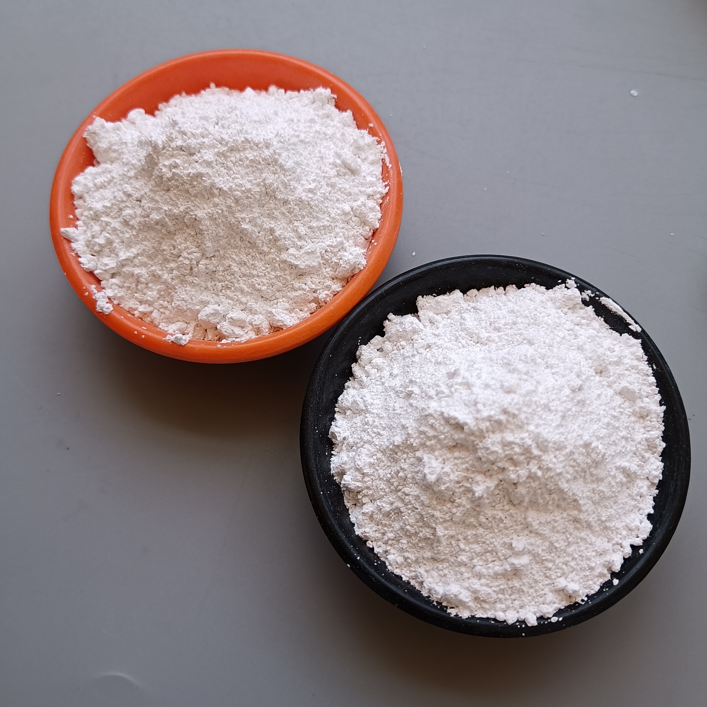 Chuanxin Mineral Calcined Kaolin has a powdery white shape and good plasticity, which can be used for ceramic coatings, etc