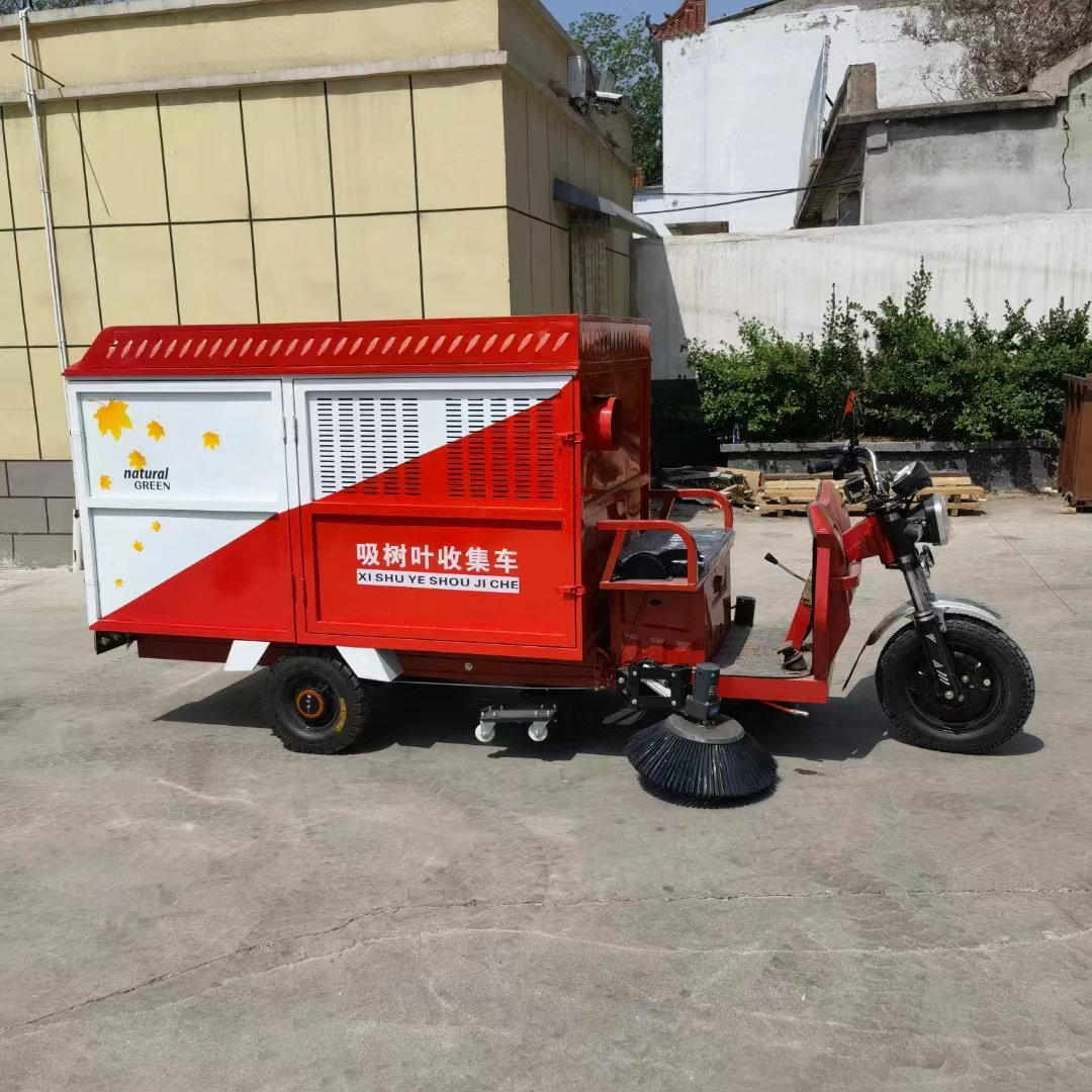 Leaf collection vehicle, efficient road cleaning vehicle, four brushes and one suction, produced by Dinghong Environmental Sanitation Source