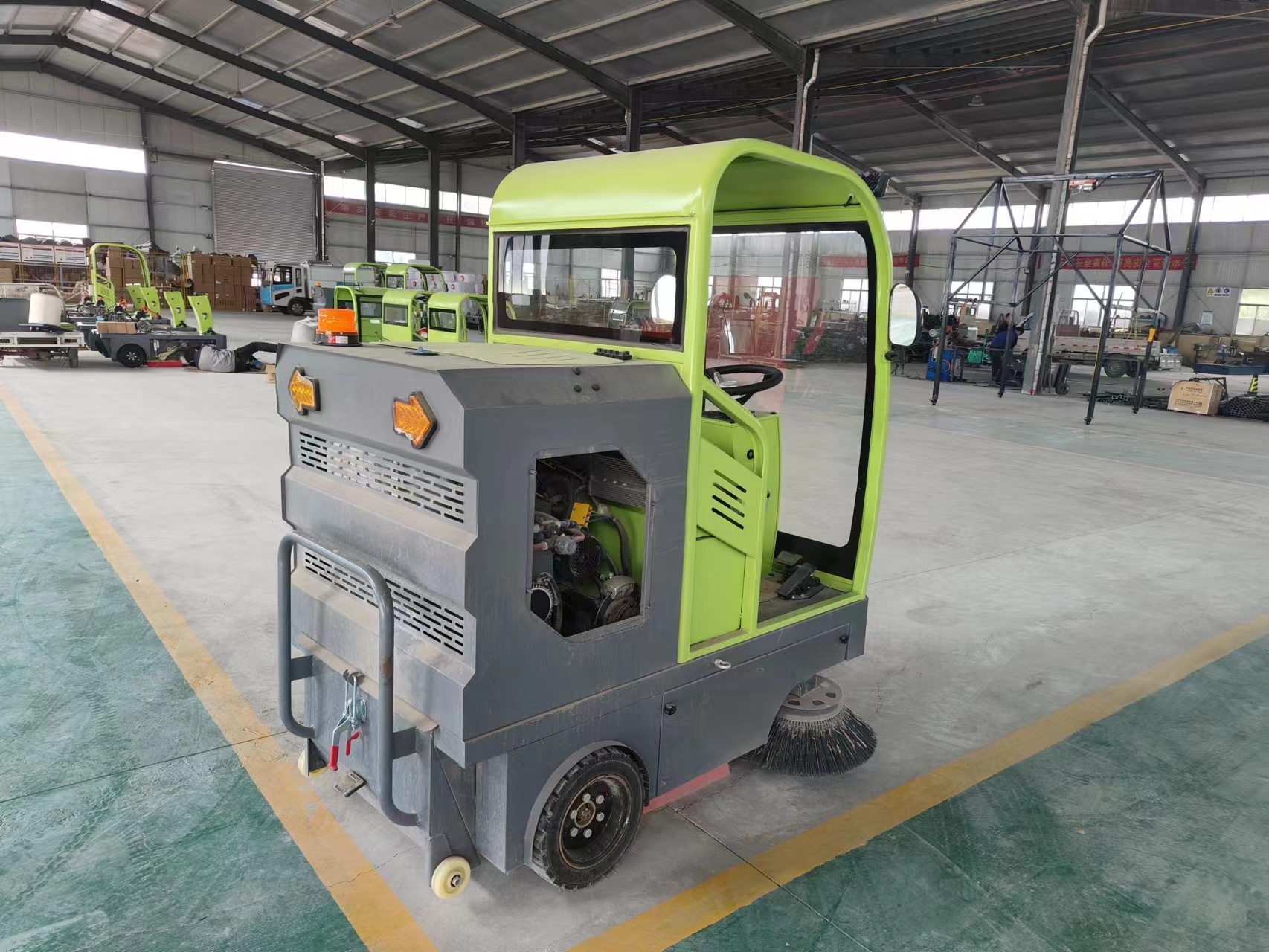 Electric small sweeper road sanitation vacuum sweeper road surface sweeper sweeping width 1350