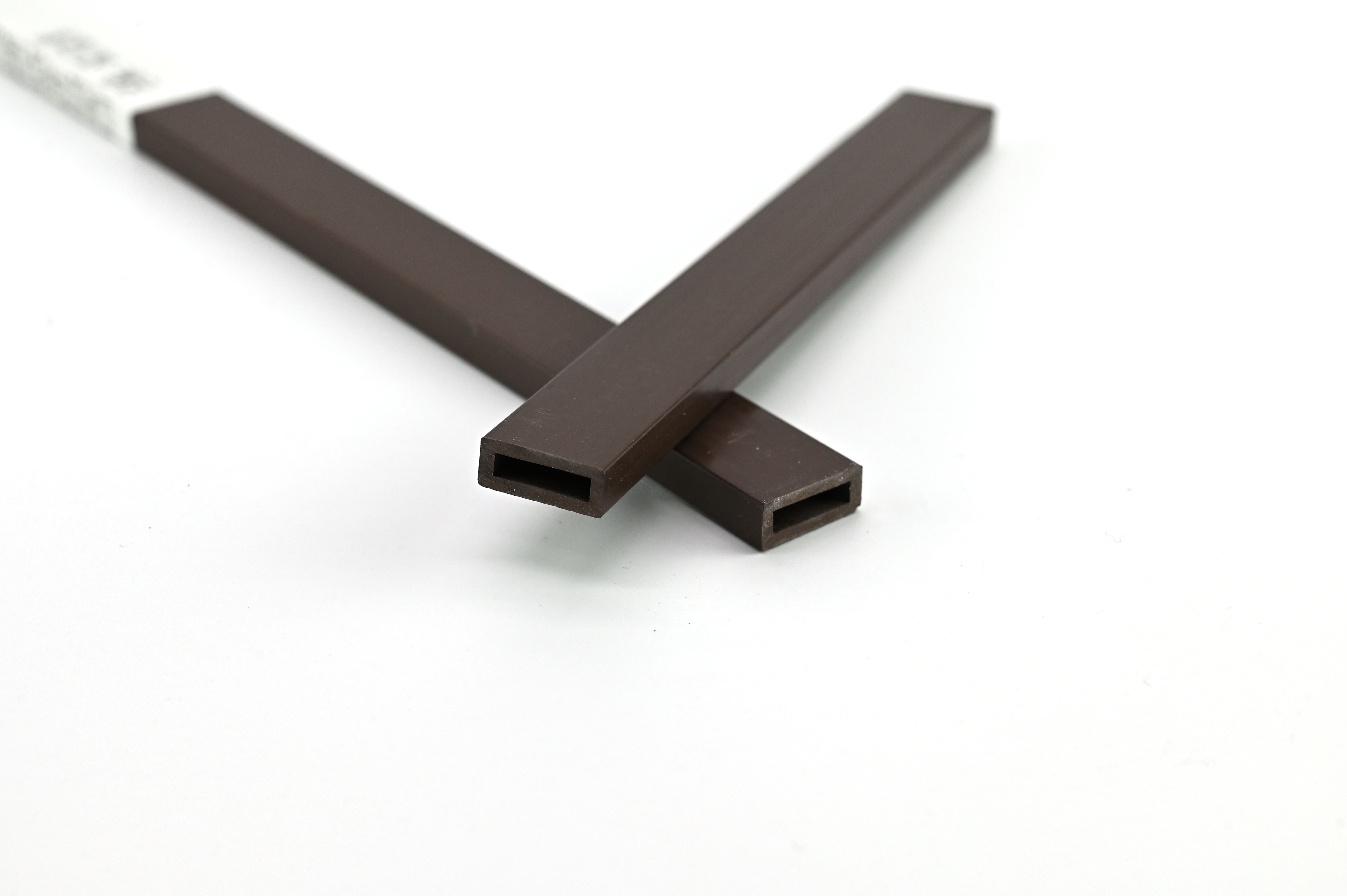 The manufacturer provides PVC plastic extruded profiles, plastic strips, and PVC profiles