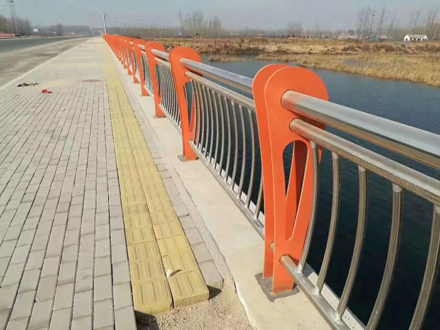 Manufacturer of anti-collision guardrail, bridge landscape, river embankment, carbon steel stainless steel composite pipe, protective railing column