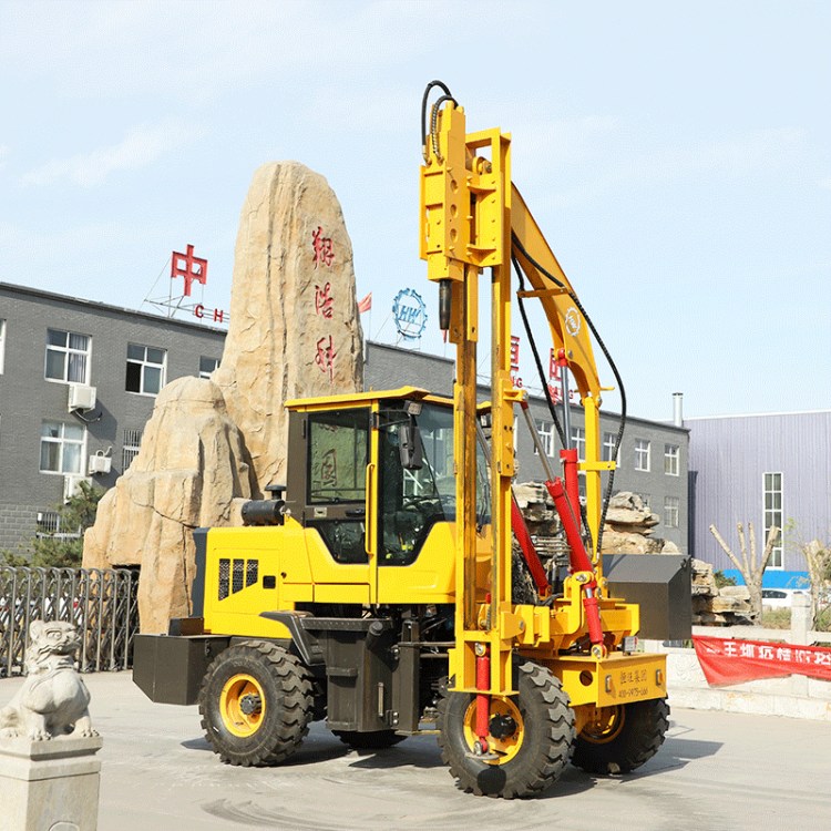 高速公路波形护栏打桩机小四轮压桩机拔桩机装载式打拔钻孔一体机