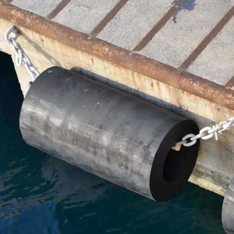 Floating berthing cushion, wear-resistant and corrosion-resistant rubber fender, with good protective performance and a lifespan of 15-20 years