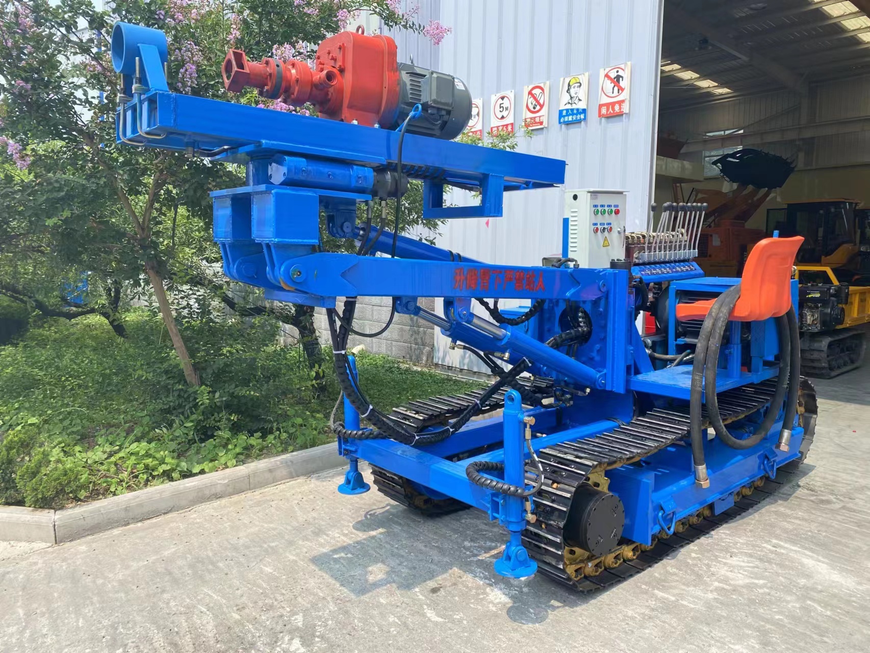 Slope protection, lifting 5.5 meters high, anchoring drilling rig engineering, foundation pit support, spiral drilling machine, crawler type rock electric drill