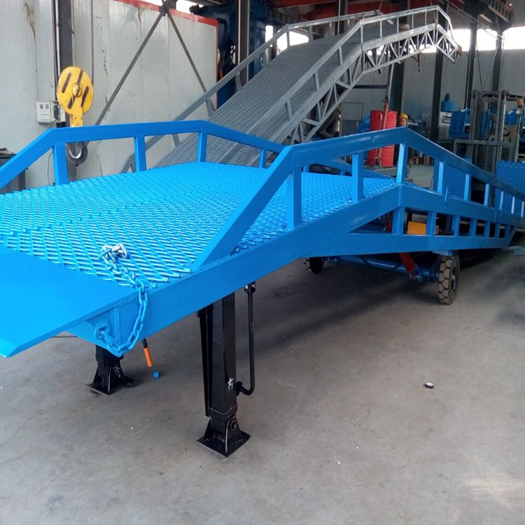 Large tonnage mobile boarding bridge unloading Vertical-lift bridge fork lift truck loading and unloading aisle