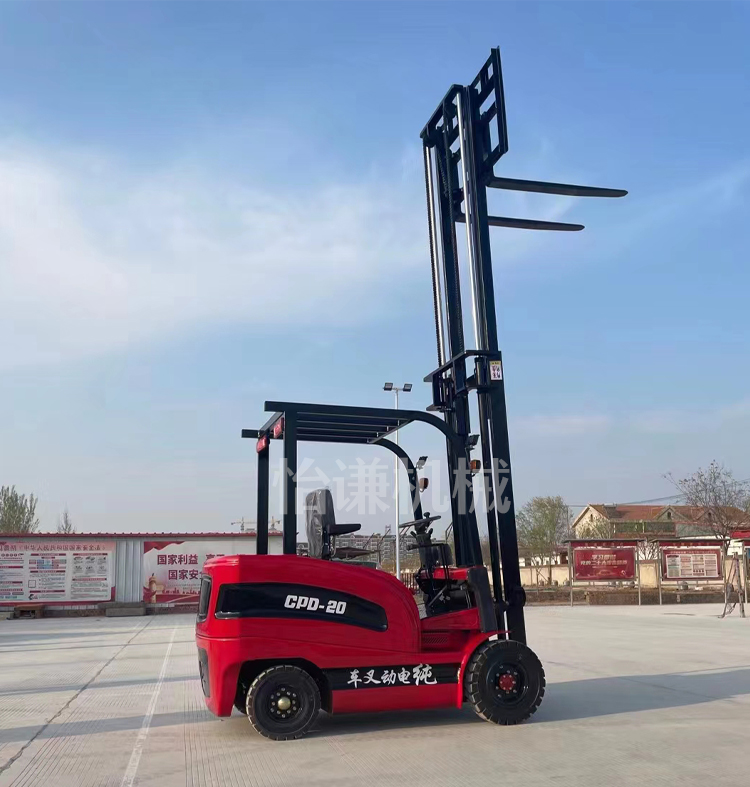 Electric forklift, hydraulic lifting, battery stacking and handling equipment can be customized with Yiqian