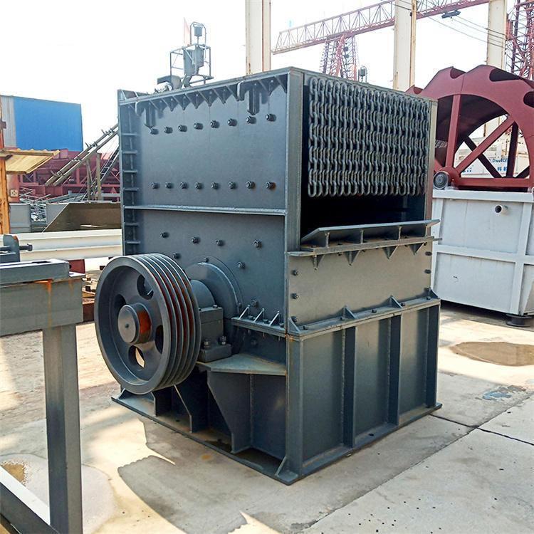 The size of the mechanical discharge for crushing construction waste cement blocks by the impact crusher manufacturer can be adjusted