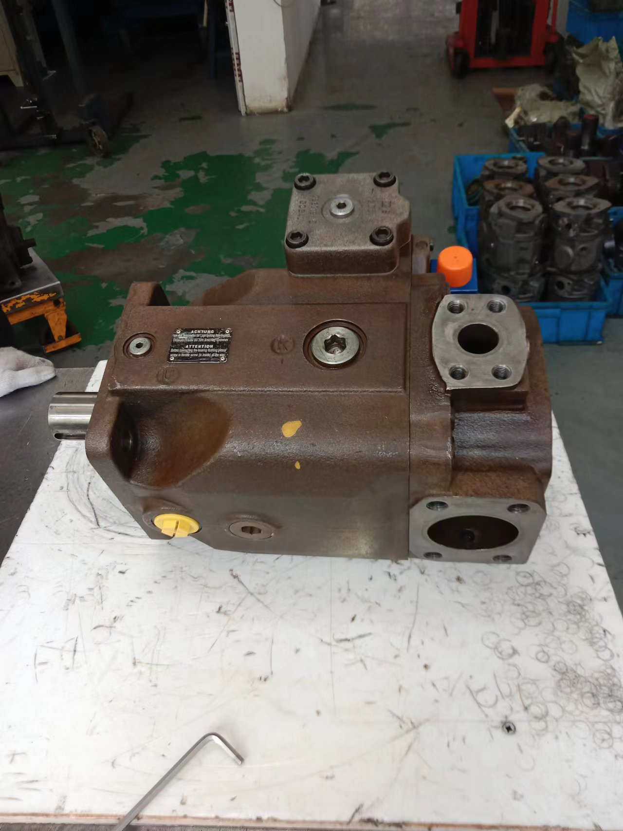 Maintain Bosch Rexroth hydraulic oil pump A4VSO 180 for auto parts manufacturers