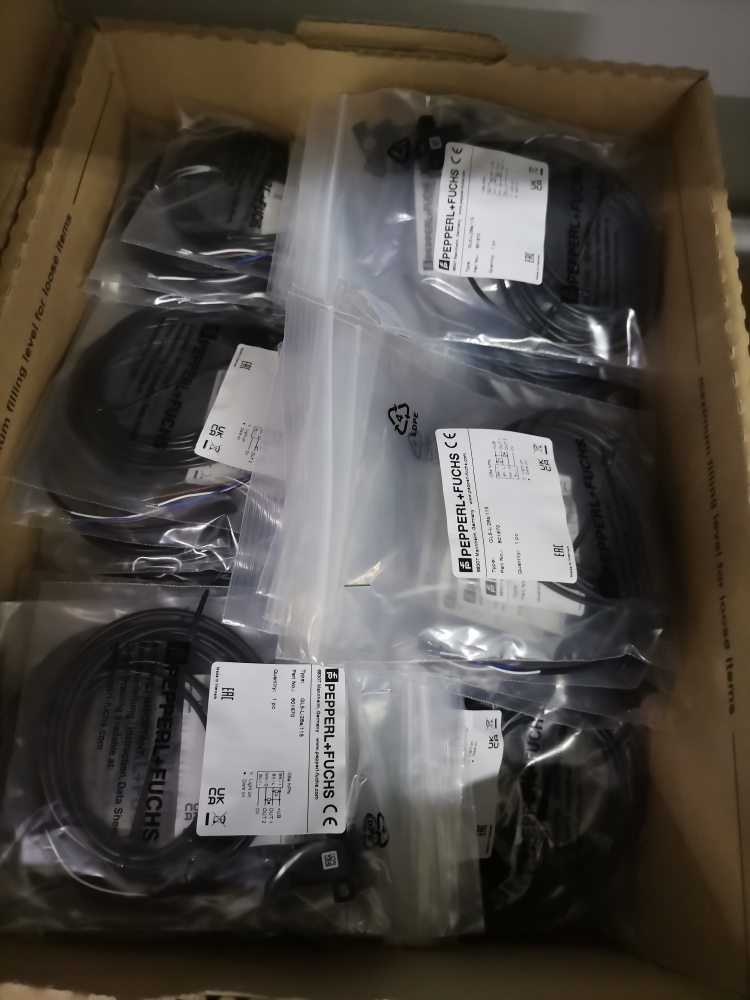 超声波传感器 UB1000-18GM75-I-V15 漫反射接近开关-含税包邮低价