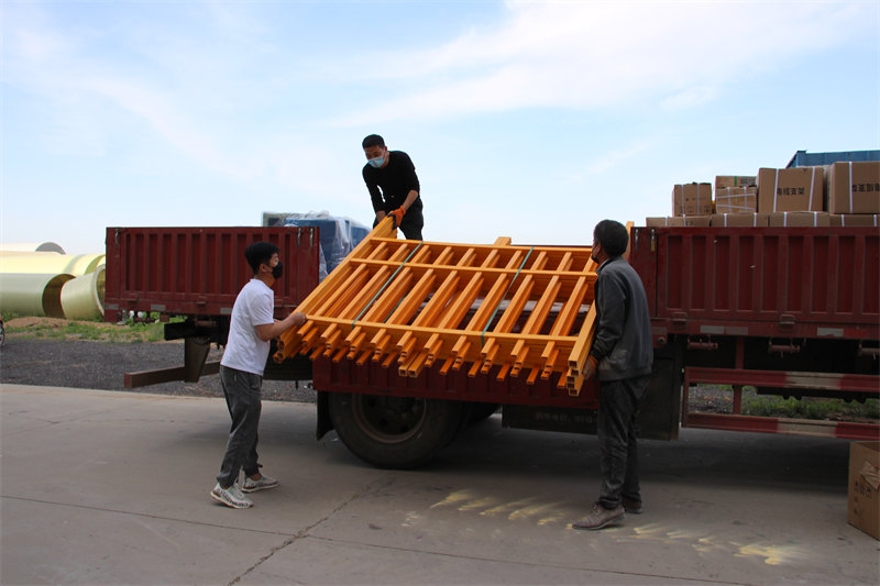 Octagonal tube assembled fence production base telescopic tube fence shipped nationwide