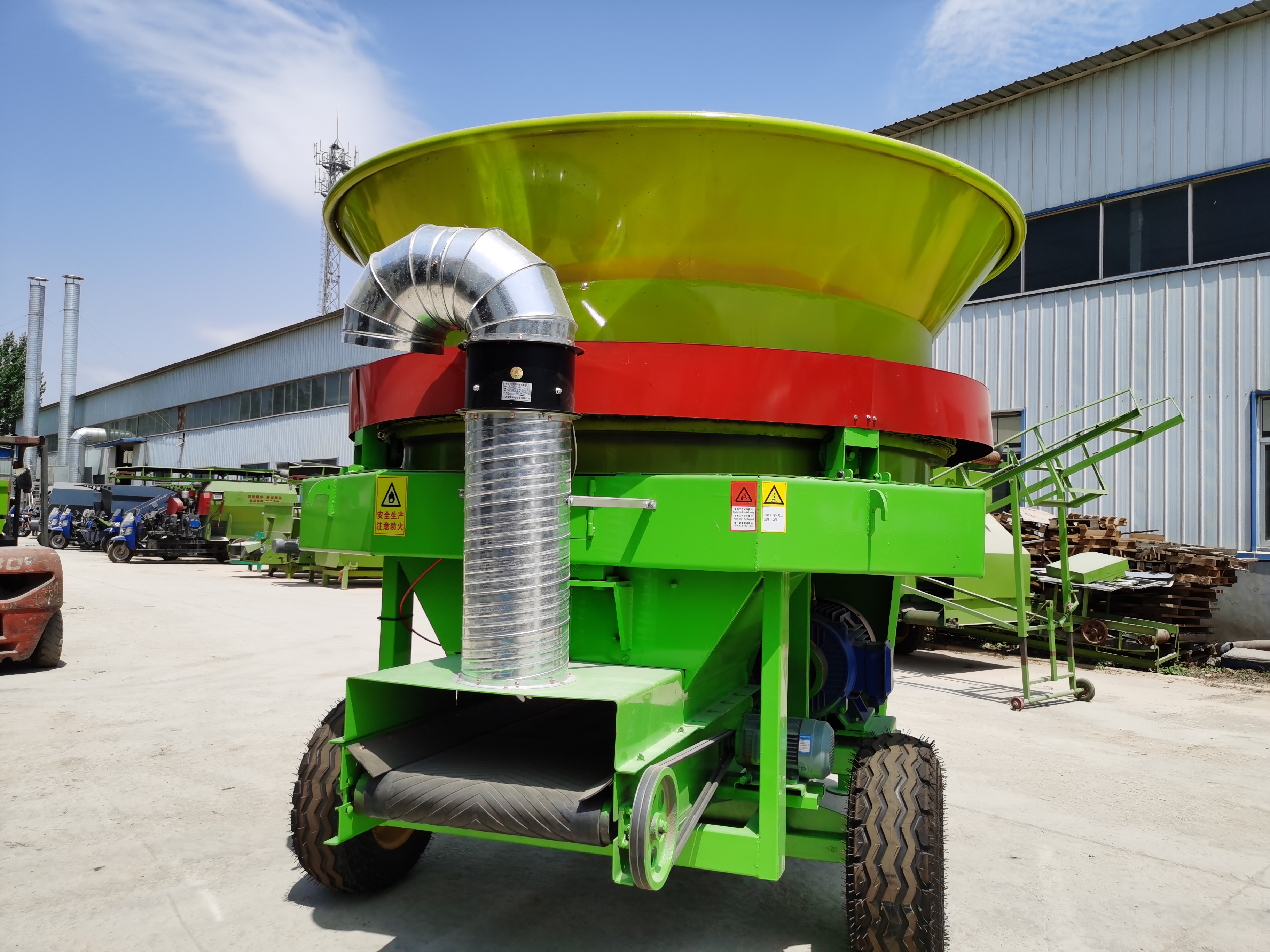 Lower discharge disc crusher straw crushing powder machine 130 type direct injection forage grass powder machine