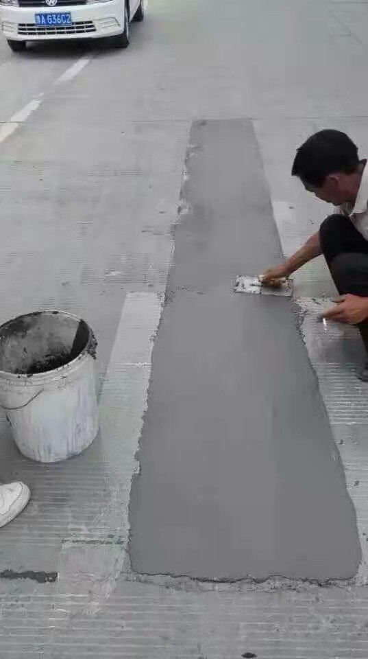 Repair of cracks and missing blocks on the road surface of highway factory buildings, squares, honeycomb and pitted surfaces, sanding and peeling, and quick repair materials