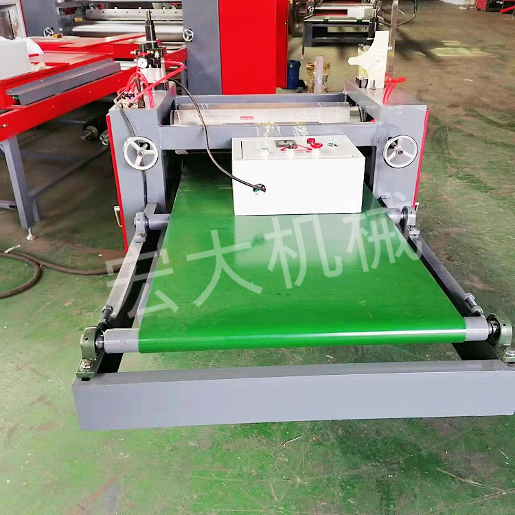 Woodworking single-sided gluing machine with adhesive roller that can open wire and increase the amount of glue applied. Wood board, calcium silicate board, gypsum board, roller coating