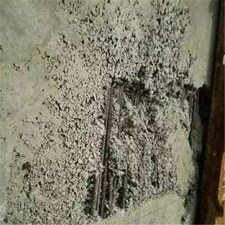 Repair of defects in mortar concrete using Kamabella high-strength polymer repair mortar