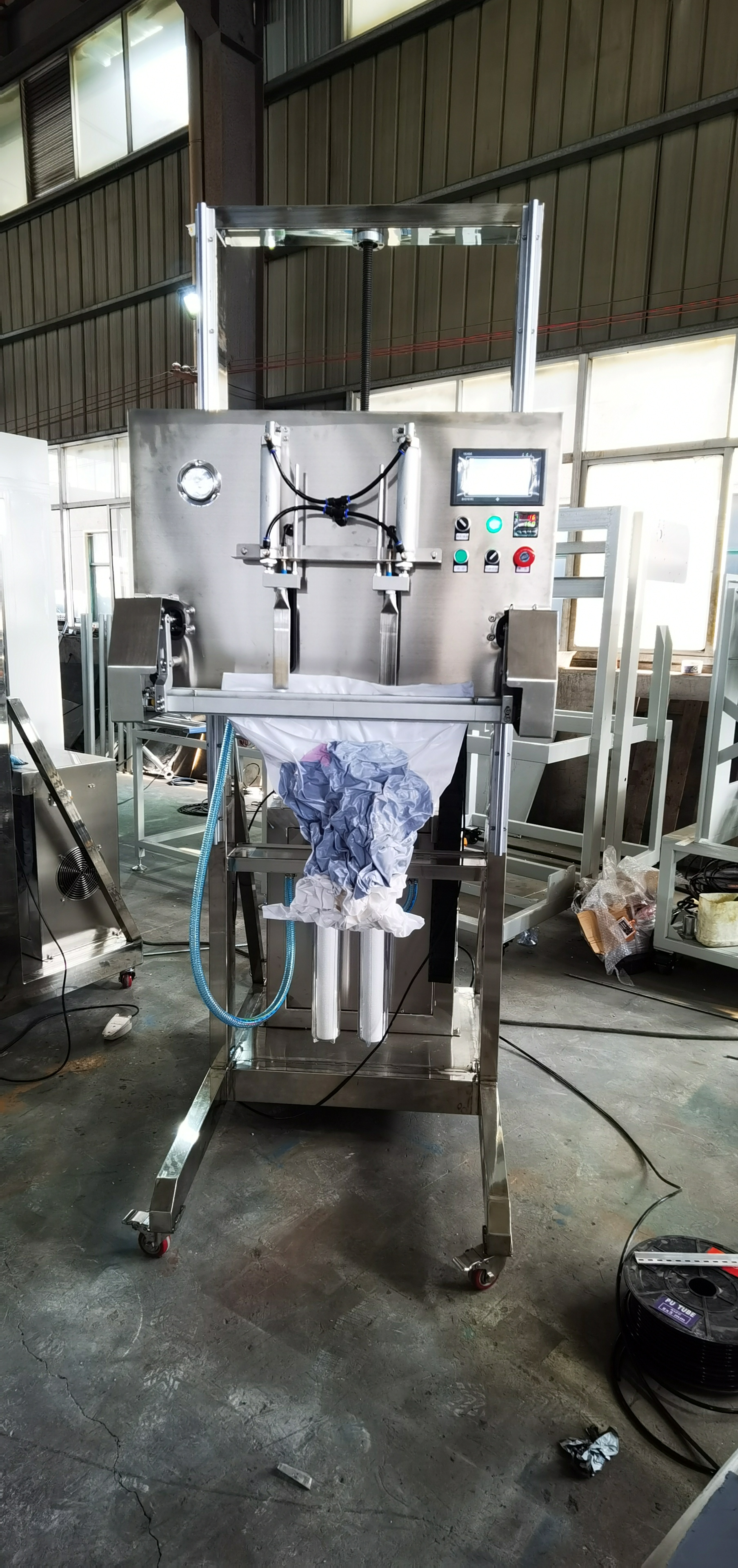 Meltblown cloth Vacuum packing machine 25kg large bag vacuum pumping sealing vertical lifting vertical can be customized non-standard