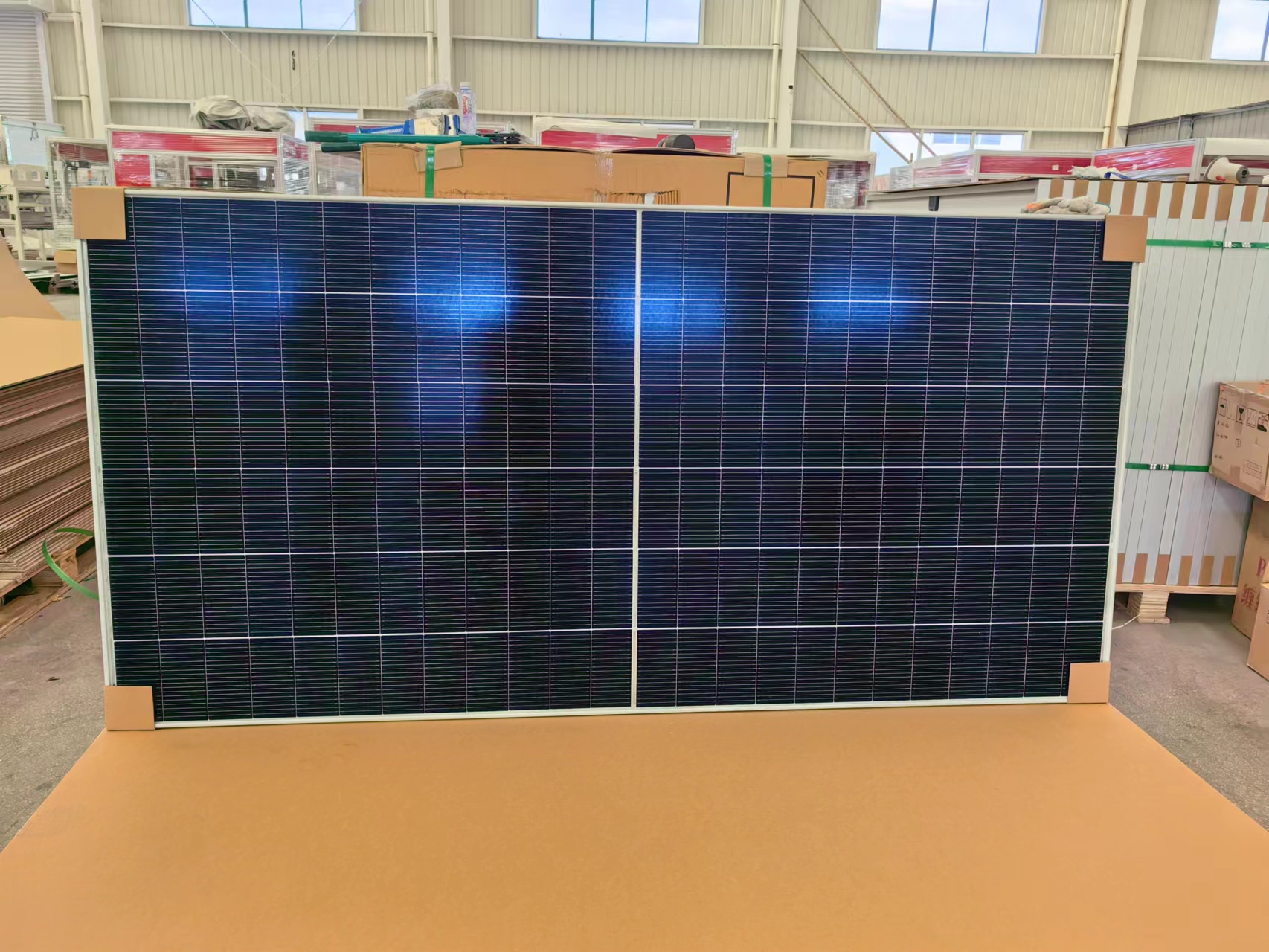 Single crystal solar panel 580W 585W photovoltaic panel module spot quantity Dalongji A-grade battery cells