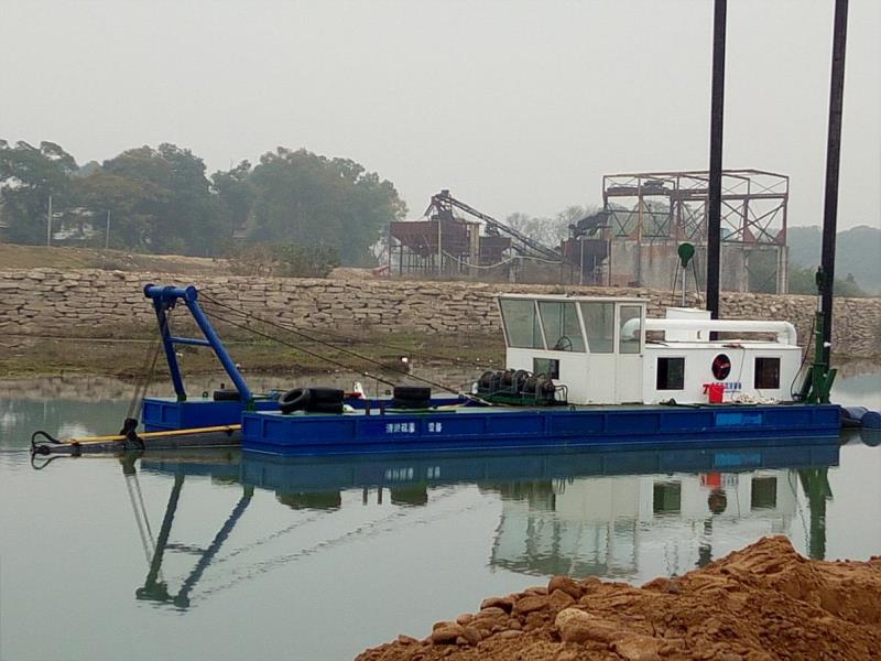 Suspended pipe jetting suction sand dredger for sand excavation and dredging in river channels, with high production efficiency, high cost, economy, and low oil consumption per square meter