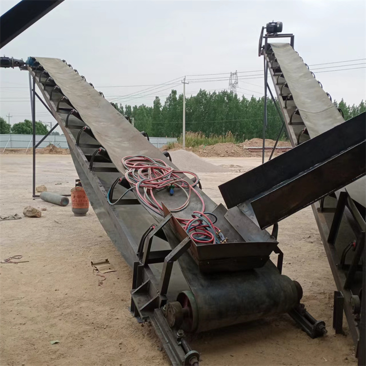 Hydraulic packaging machine, feeding conveyor, Ruibo sand field, heavy-duty loading and transportation material, belt conveyor can be lifted and lowered