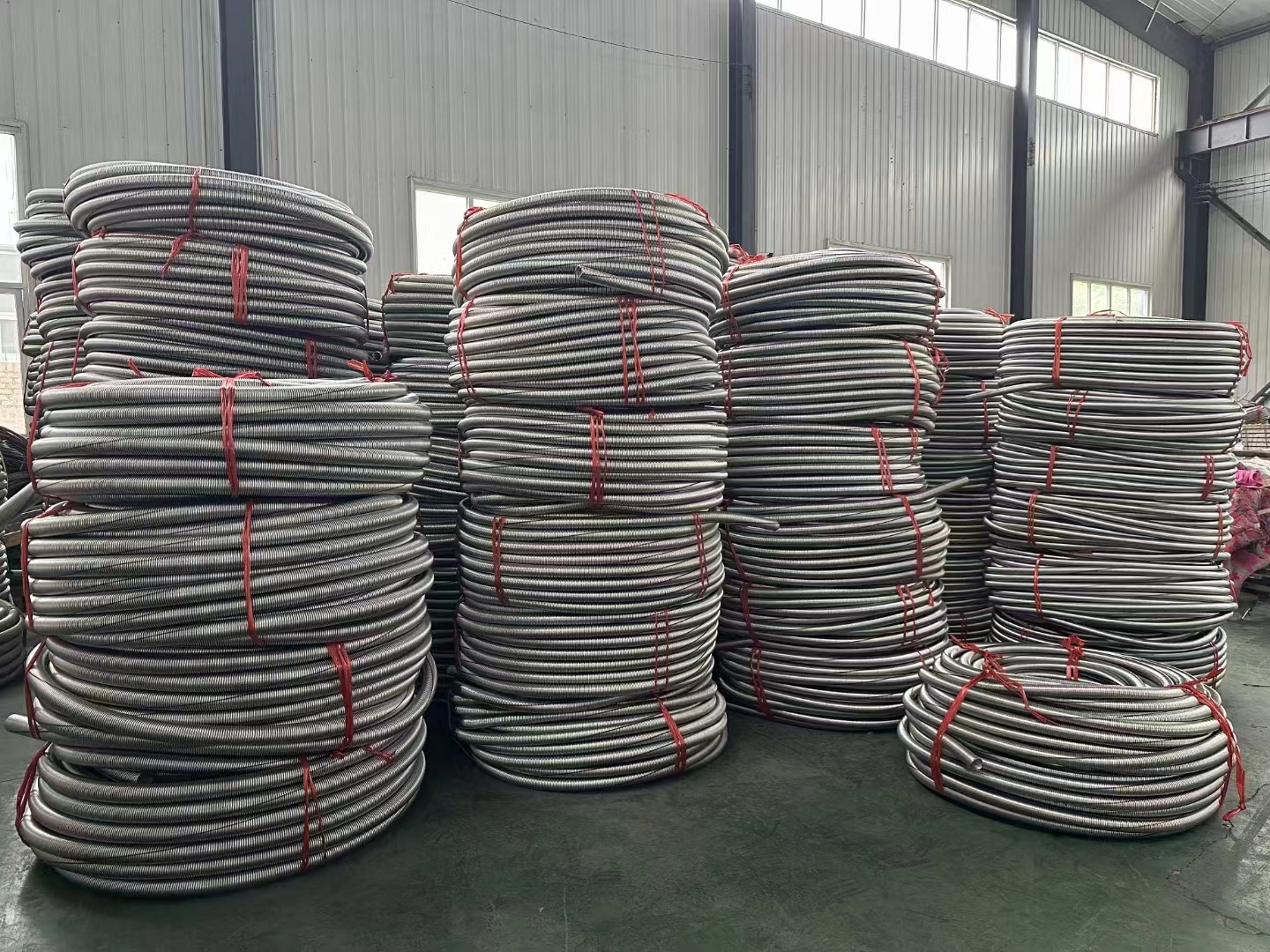 Spot ring wave resistant, high-temperature resistant, corrosion-resistant spiral wave metal hose, metal braided pipe, stainless steel pipe blank mesh sleeve