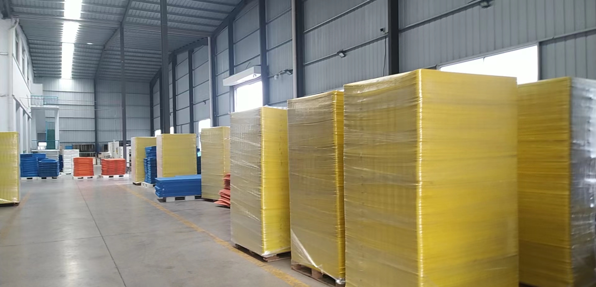 The manufacturer directly supplies plastic hollow boards, plastic packaging, plastic partitions, base plates, flame retardant boards, and anti-static boards